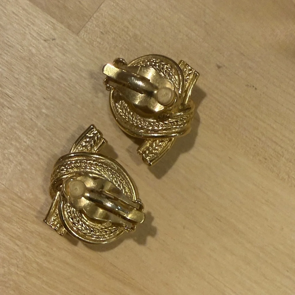 Vintage Gold Knot Clip On Earrings